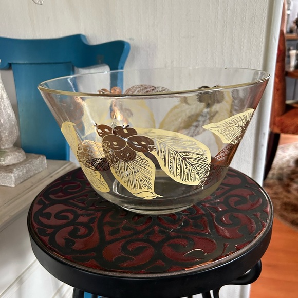 Vintage MCM Glass Bowl with Gold Leaf Motif - Picture 5 of 7